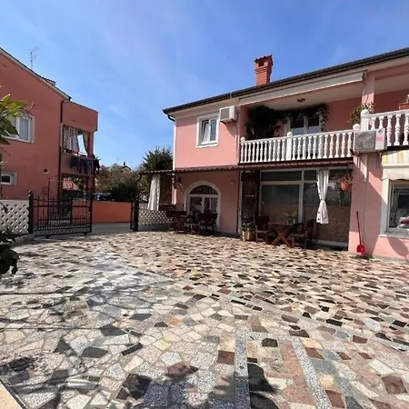 Apartment By The Sea Novigrad - 19130 *